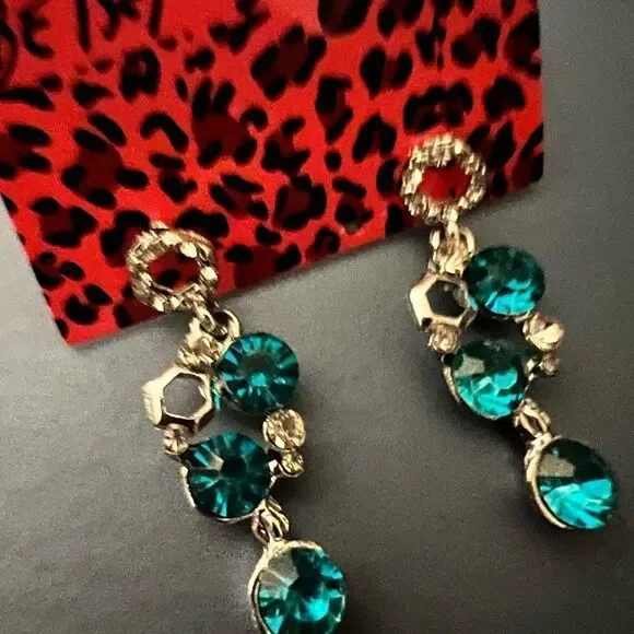 🪻 Betsey Johnson sparkling turquoise & silver dangle earrings 🪻 - Picture 2 of 4